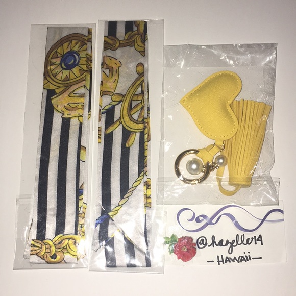 Twilly & Tassel Heart Keychain - Picture 1 of 6